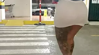 Woman Masturbating Until Squirt In The Parking Lot