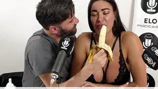 Pame Pombo Jugando Con La Crema En El Cuarto Picante