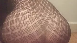 Sexy Sissy Schlampe reitet dicken Dildo