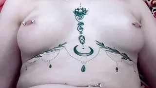 Tatted Babe Gets Fingered And Ate Out Until She Cumsss Pt2