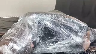 Fejira com Wrap yourself in a plastic bag all over