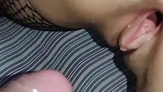 Meine Stiefschwester wartet immer in Strumpfhosen auf mich, damit ich ihre rosa Vagina kaputt machen kann