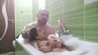 Big Tits Pregnant Girl Take Bath With Her Man He Play With Pussy