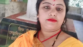 Desi aunty ko upper charakay accha say choda hu