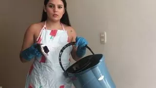 My stepmother loves to do cleaning very sexy and bitch - Spanish porn