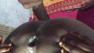 Desi mom na Mera lund chusa our Sara mall pee gayi