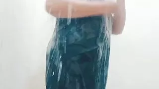 View How Hot Milf Mum Take A Shower