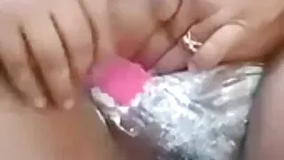Rajasthani bhabhi Shaving Pussy