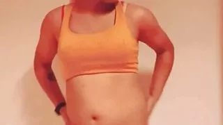 Sissy Twerk, strippen und entblößen mit Keuschheit