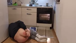 Hure Koch spielen mit Schokolade und seinem Arsch