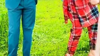 Ich ging zur Arbeit auf die Felder, wo mich der Bauer ins Zimmer rief und mich fickte