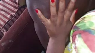 Sexlord Freak liebt ihre cremige Muschi mit Schokoladenkuchen