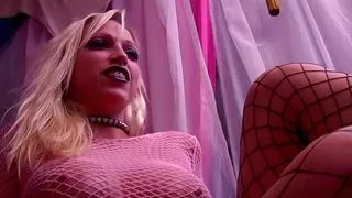 Nikki Hunter Is A Gothic Delight