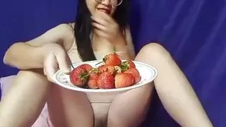 Sexy nude girl show pussy masturate and eat strawberry