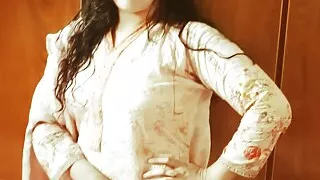 Pak Frau reitet mit Ehemann