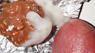 Meister Ramon wichst seine göttliche Milch auf deinen Sklaventribut, iss!