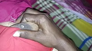 Bhabhi soi hui thi book ka milk nikala bahut maja aaya