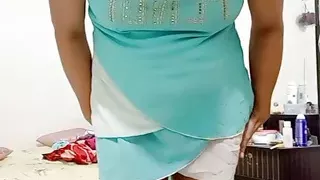 18-year-old Deepali college student shows her boyfriend tight pussy on video call