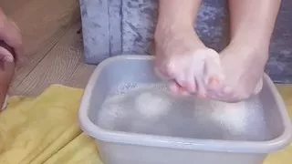 He washed and oiled My sexy feet !!