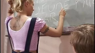 Dude licks slut's pussy so he can slip his dong in there