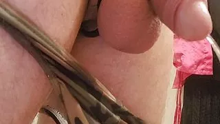 Durch mein Höschen pinkeln