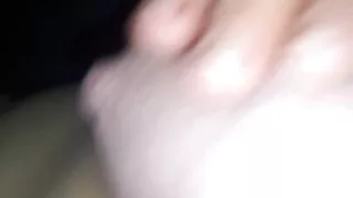 Schlaege auf die prallen abgebundenen Nutztitten