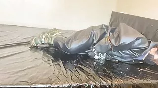 Fejira com Heavy-duty rubber clothing with chains to bind