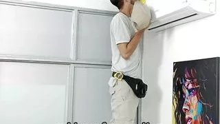 Air conditioning technician fucks his client until he reaches a deal CUM ON STOMACH - Porn in Spanish