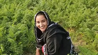 Indian Village Ladki ko gaajar Churane Ki Time Pakar Liya