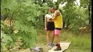 Die Arme er versucht alle Finger reinzuszecken dann muss sie noch ficken und blasen