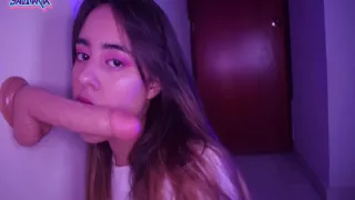 Chupo Este Dildo Realista Y Me Encanta- Salmakia 3 Min