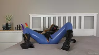 Masturbation In Blue Latex Leggins