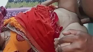 Reshma bhabhi was fucked by her neighbor by entering the house, Indian desi horny girl sex video with neighbour boy