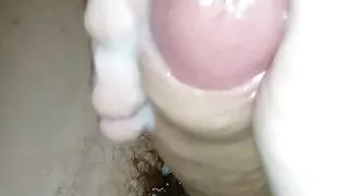er wichst und sperma auf meine Hände