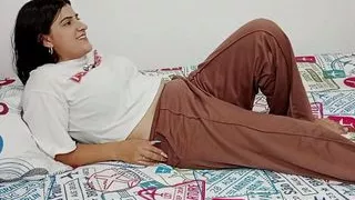 After a delicious massage from my stepsister I get very horny and we end up fucking our rich pussies - Porn in Spanish