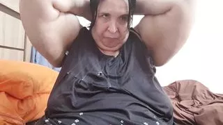 PalmiraGordi shows her hot pussy with which she is going to enjoy