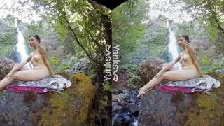 Yanks In 3D VR Calliope Caresses Her Clit