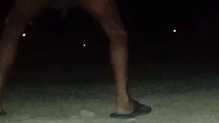 Me meto pepino al culo en la calle