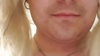 Spaß mit dem lila Dildo