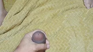 I record my stepmother while she masturbates, she has a wet and mature pussy