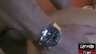 Deutscher Nymphomanen-Bolzen dringt im Doggystyle in das Anal-Loch ein