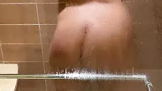 Janie's Shower Twerk