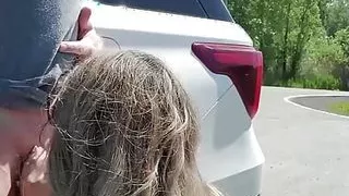 Amateur Hot Girl Gives Blowjob On Roadside