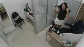 To take away the stress I give my coworker a few good kisses on her big pussy - Porn in Spanish