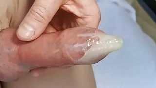 Ejakulation in einem engen Kondom auf dem Hotelbalkon des Fünf-Sterne-Hotels im Nahen Osten