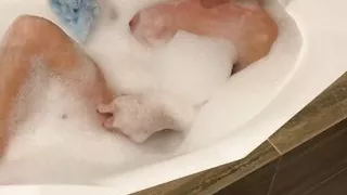 Nimm ein Bad mit einer Göttin Maria!