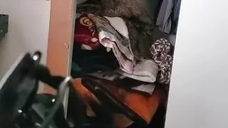 Mechaniker arbeitet an einem Stripper-Auto