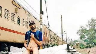 Indischer Bahnhof Cumshot großer Schwanz öffentlich