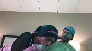 Transgender in Keuschheit Deepthroats Big Cock