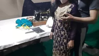 Tailor ne Bhabhi ka naap lete lete Bhabhi ko hi chod dala,desi housewife fucked by tailor with clear hindi audio